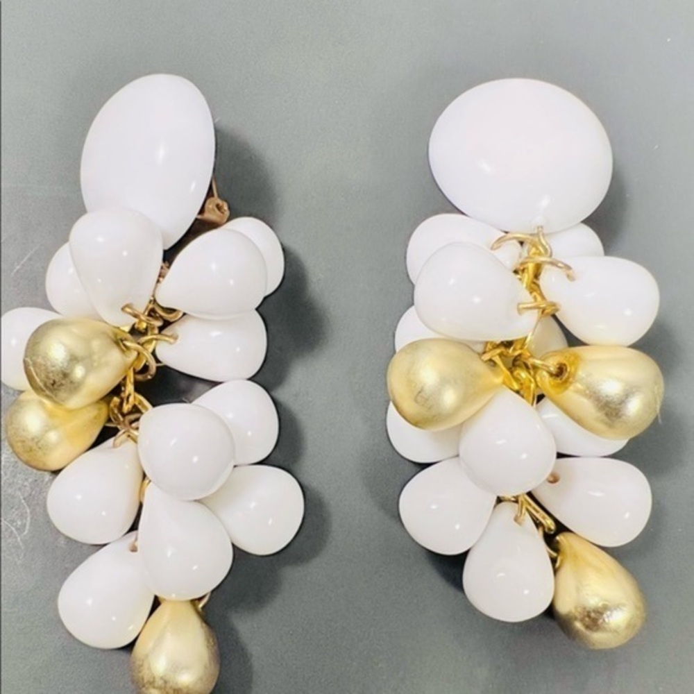 1980’s vintage SET OF 3 dangle drop clip on Earrings and matching necklace